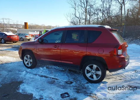 2016 Jeep Compass Latitude из США, поврежденный, VIN 1C4NJDEB4GD542046